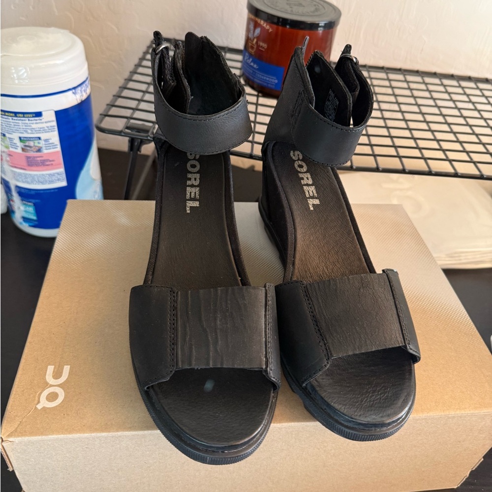 Sorel wedge sandals size 8.5